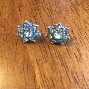 Green flower stud earrings